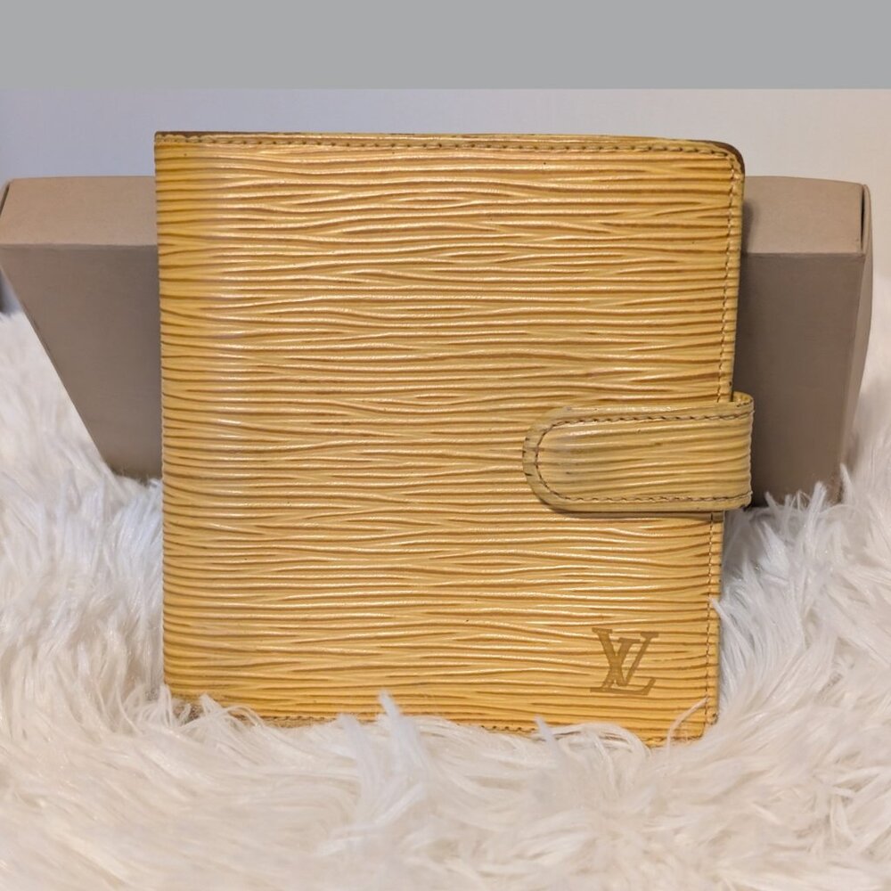 Louis Vuitton, Compact Wallet Epi Leather Yellow MI0969